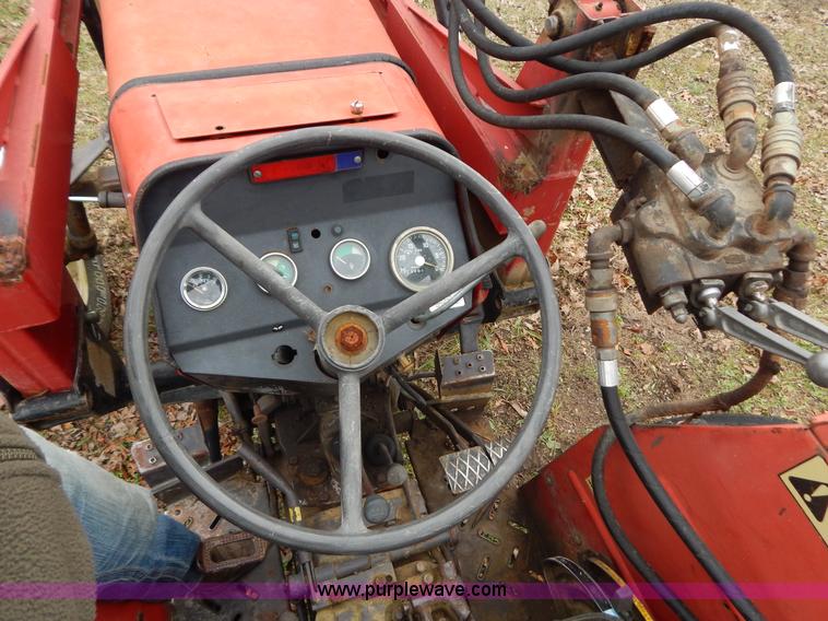 image for item H3889 Massey-Ferguson 231 tractor