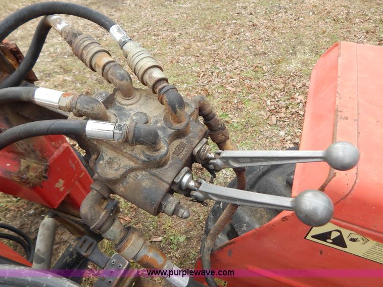 image for item H3889 Massey-Ferguson 231 tractor