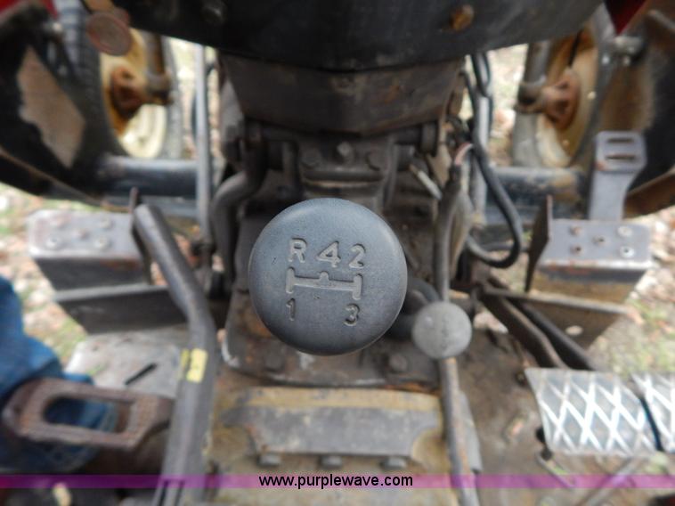 image for item H3889 Massey-Ferguson 231 tractor