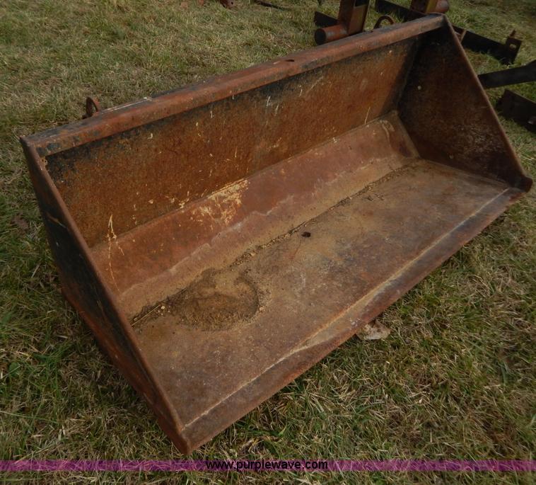 image for item H3889 Massey-Ferguson 231 tractor