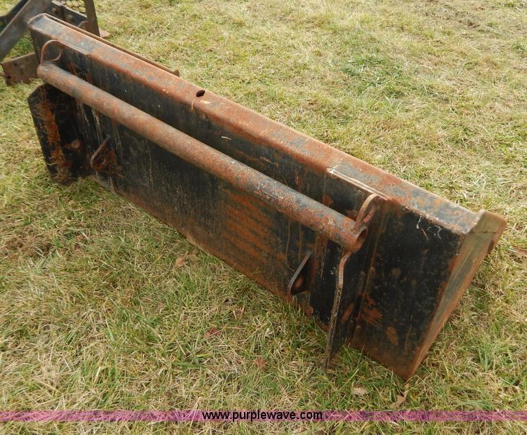 image for item H3889 Massey-Ferguson 231 tractor