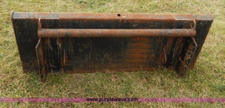image for item H3889 Massey-Ferguson 231 tractor