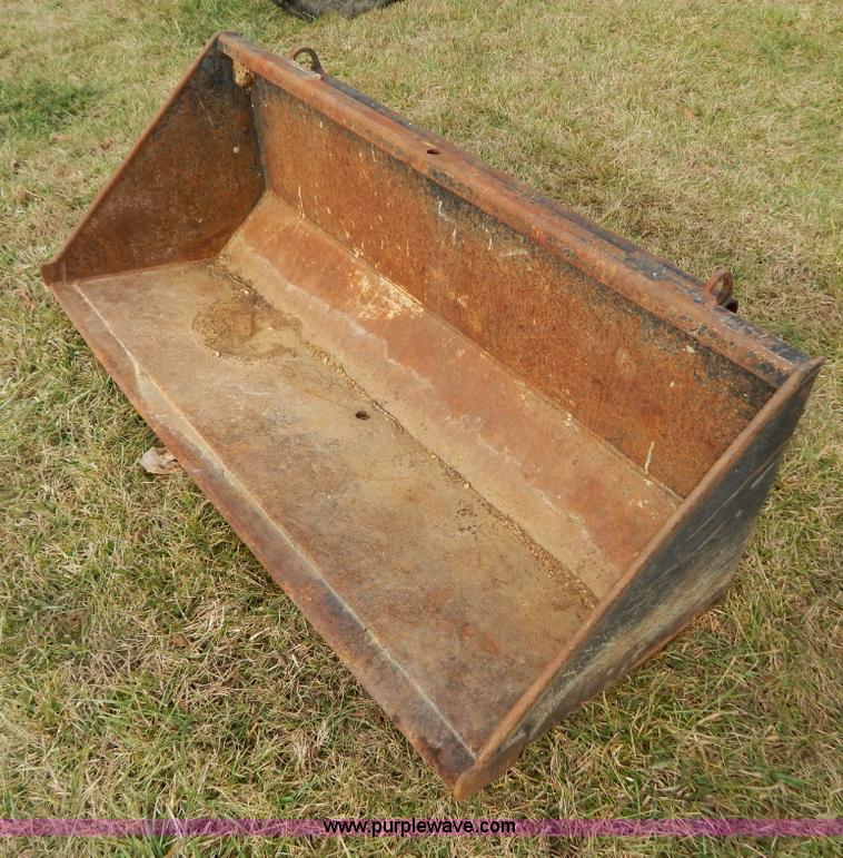 image for item H3889 Massey-Ferguson 231 tractor