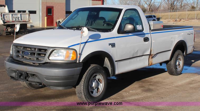 image for item H7780 2003 Ford F150 XL pickup truck