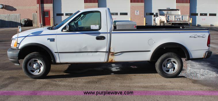 image for item H7780 2003 Ford F150 XL pickup truck