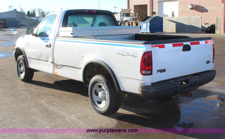 image for item H7780 2003 Ford F150 XL pickup truck