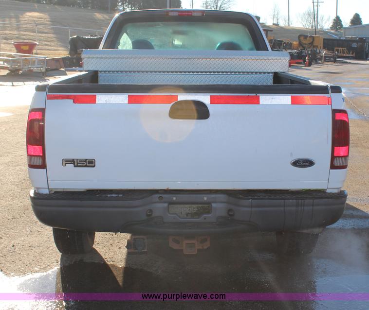 image for item H7780 2003 Ford F150 XL pickup truck