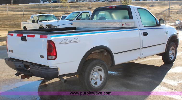 image for item H7780 2003 Ford F150 XL pickup truck