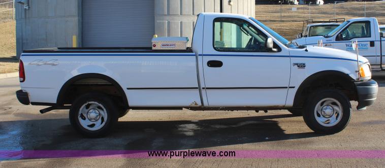 image for item H7780 2003 Ford F150 XL pickup truck