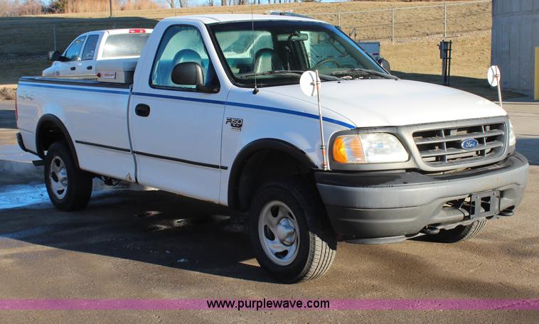 image for item H7780 2003 Ford F150 XL pickup truck