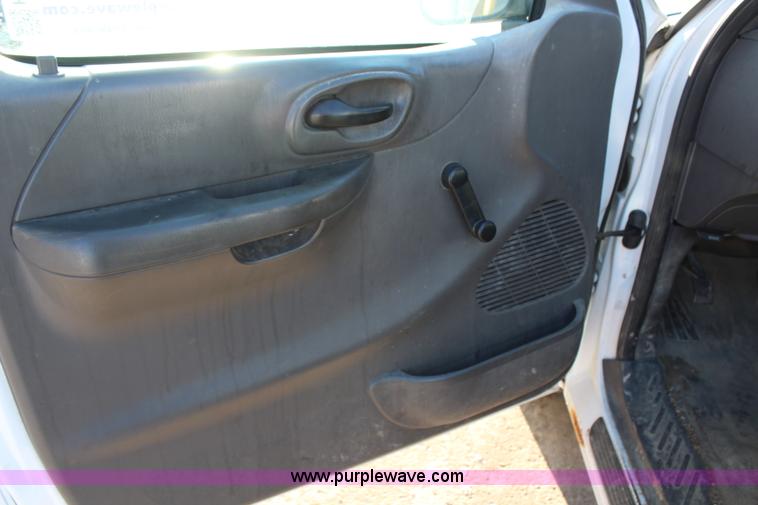 image for item H7780 2003 Ford F150 XL pickup truck