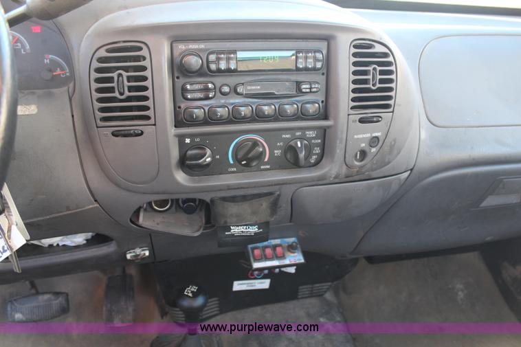 image for item H7780 2003 Ford F150 XL pickup truck