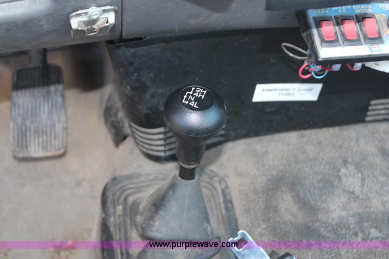 image for item H7780 2003 Ford F150 XL pickup truck