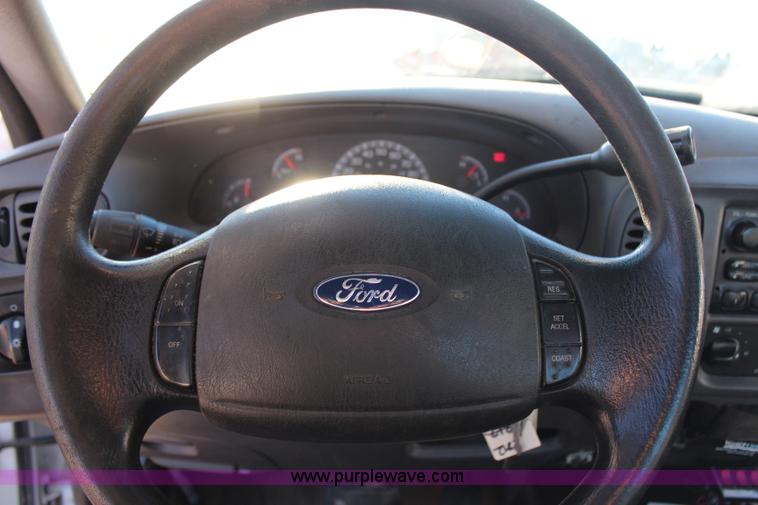 image for item H7780 2003 Ford F150 XL pickup truck