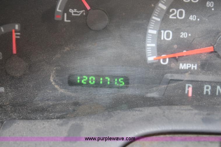 image for item H7780 2003 Ford F150 XL pickup truck