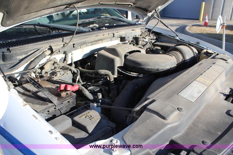 image for item H7780 2003 Ford F150 XL pickup truck