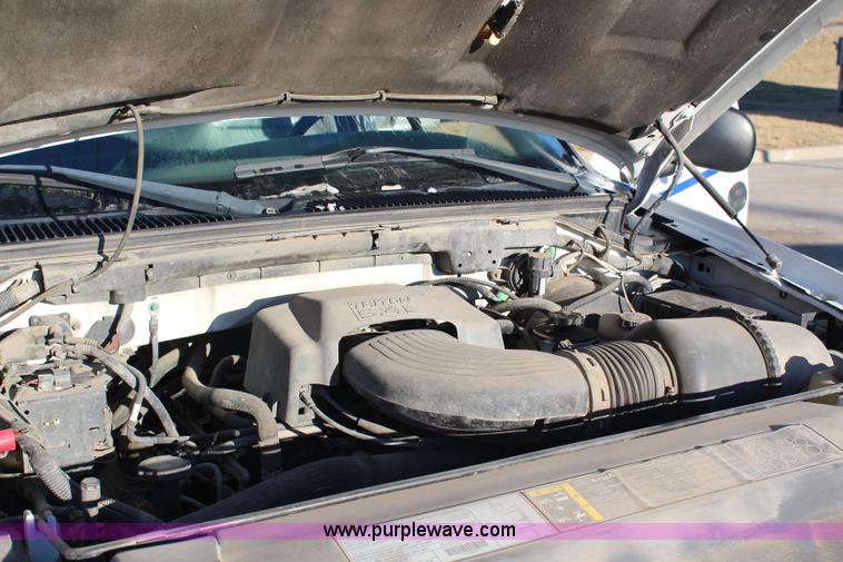 image for item H7780 2003 Ford F150 XL pickup truck