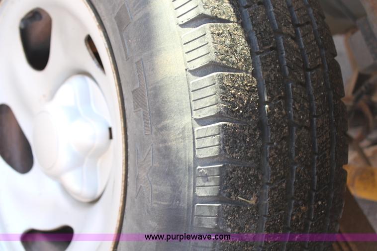 image for item H7780 2003 Ford F150 XL pickup truck