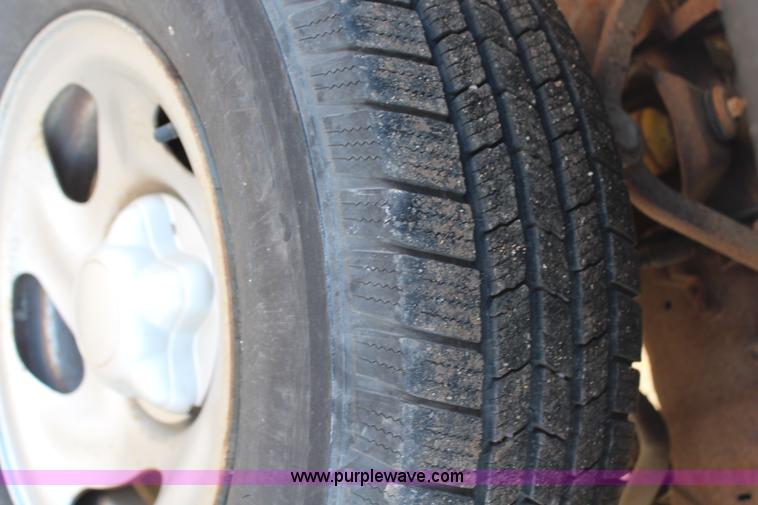 image for item H7780 2003 Ford F150 XL pickup truck