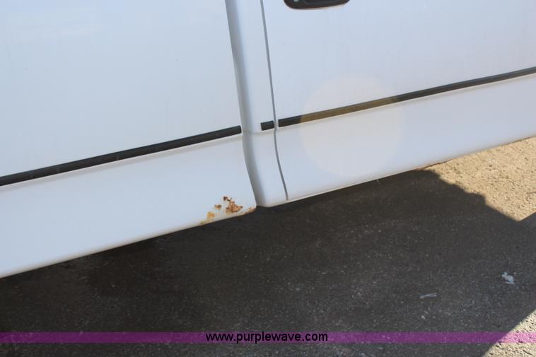 image for item H7780 2003 Ford F150 XL pickup truck