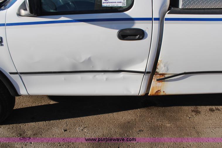 image for item H7780 2003 Ford F150 XL pickup truck