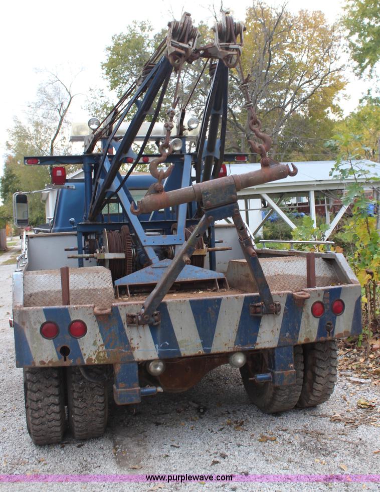 image for item H7949 1972 Chevrolet C60 wrecker truck