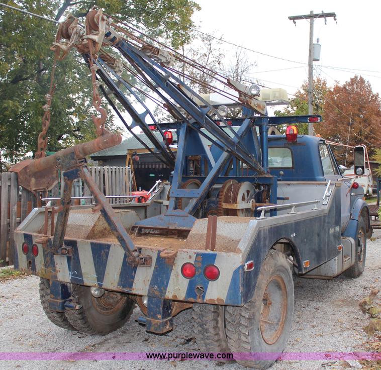 image for item H7949 1972 Chevrolet C60 wrecker truck