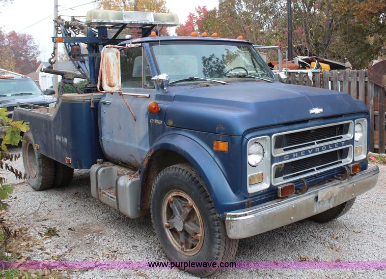 image for item H7949 1972 Chevrolet C60 wrecker truck