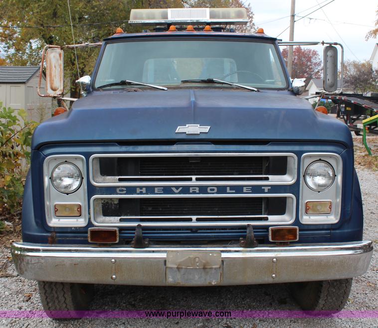 image for item H7949 1972 Chevrolet C60 wrecker truck