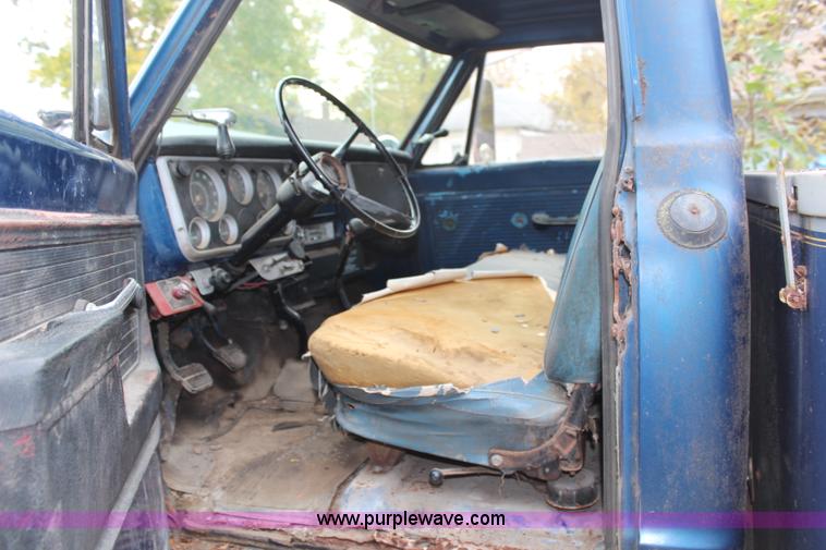 image for item H7949 1972 Chevrolet C60 wrecker truck