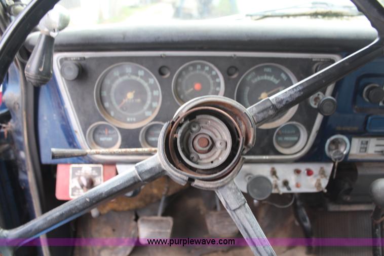 image for item H7949 1972 Chevrolet C60 wrecker truck