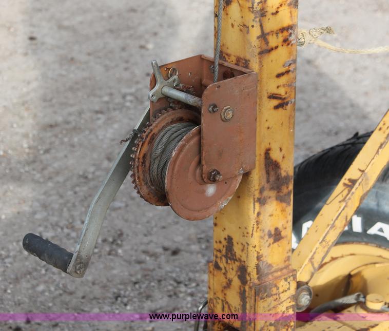 image for item H8351 Rustgo 195 mobile work platform