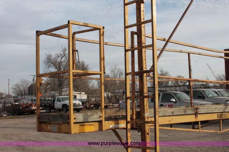 image for item H8351 Rustgo 195 mobile work platform