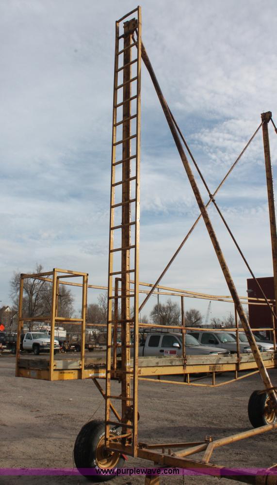 image for item H8351 Rustgo 195 mobile work platform