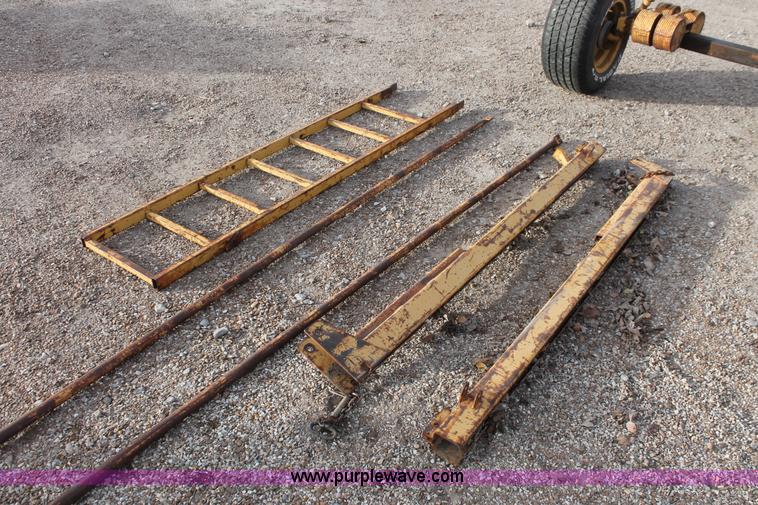 image for item H8351 Rustgo 195 mobile work platform