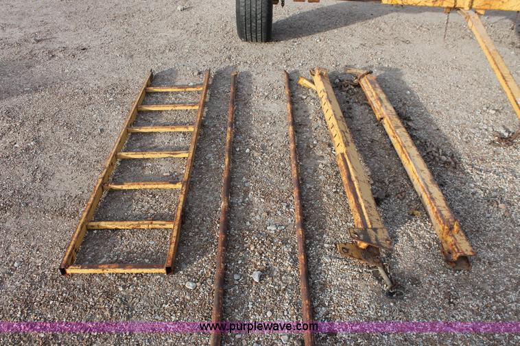 image for item H8351 Rustgo 195 mobile work platform