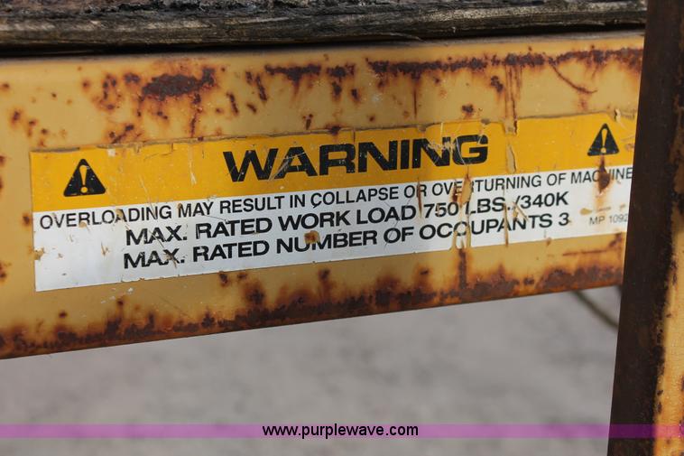 image for item H8351 Rustgo 195 mobile work platform