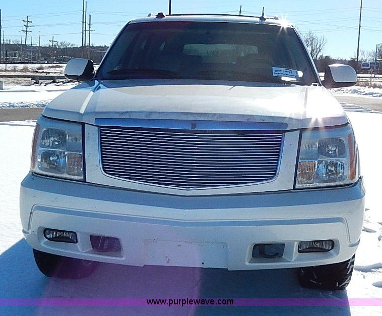 image for item H9594 2004 Cadillac Escalade ESV SUV