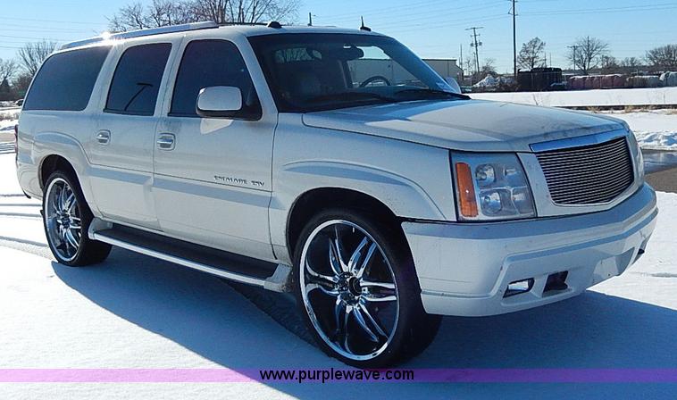 image for item H9594 2004 Cadillac Escalade ESV SUV