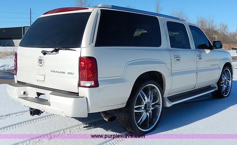 image for item H9594 2004 Cadillac Escalade ESV SUV