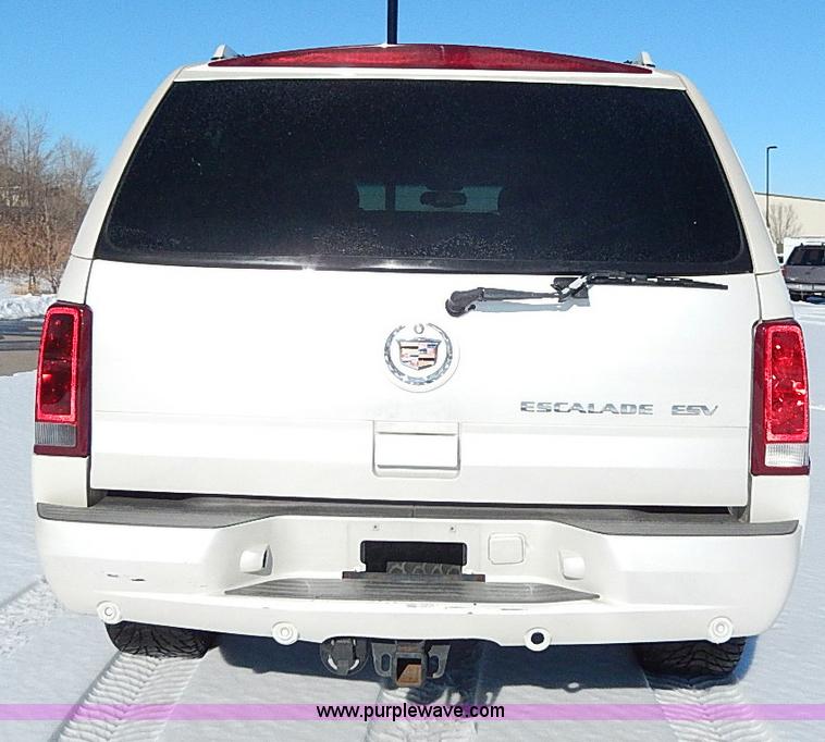 image for item H9594 2004 Cadillac Escalade ESV SUV