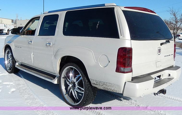 image for item H9594 2004 Cadillac Escalade ESV SUV