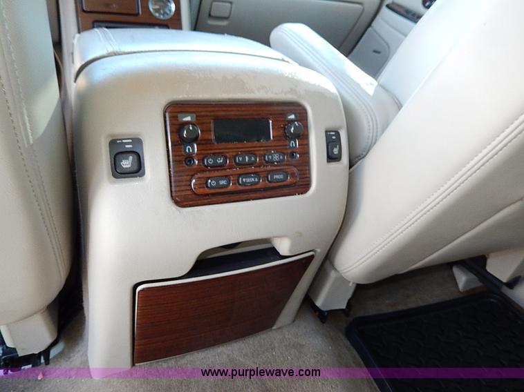 image for item H9594 2004 Cadillac Escalade ESV SUV