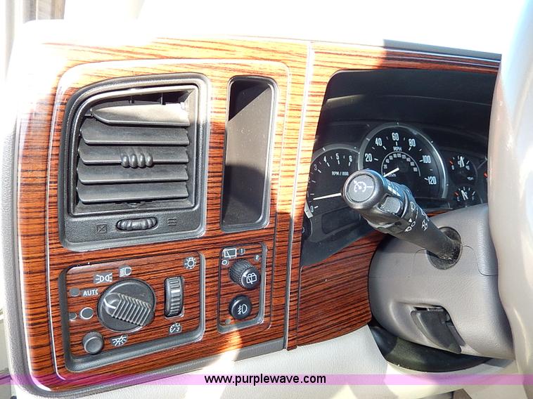 image for item H9594 2004 Cadillac Escalade ESV SUV