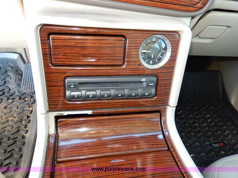 image for item H9594 2004 Cadillac Escalade ESV SUV