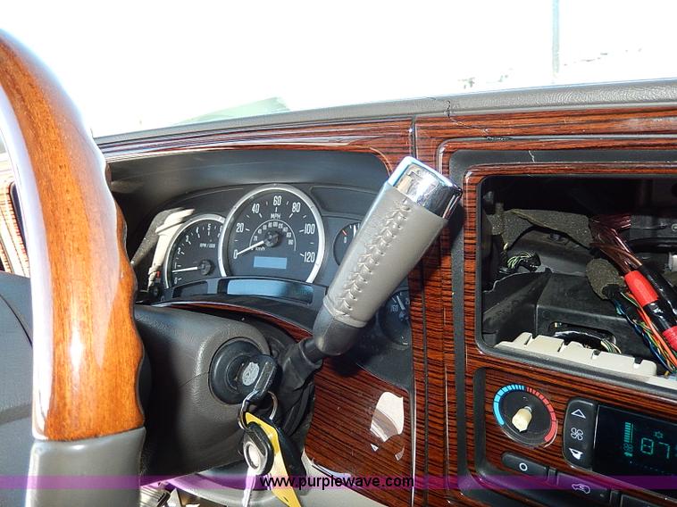 image for item H9594 2004 Cadillac Escalade ESV SUV