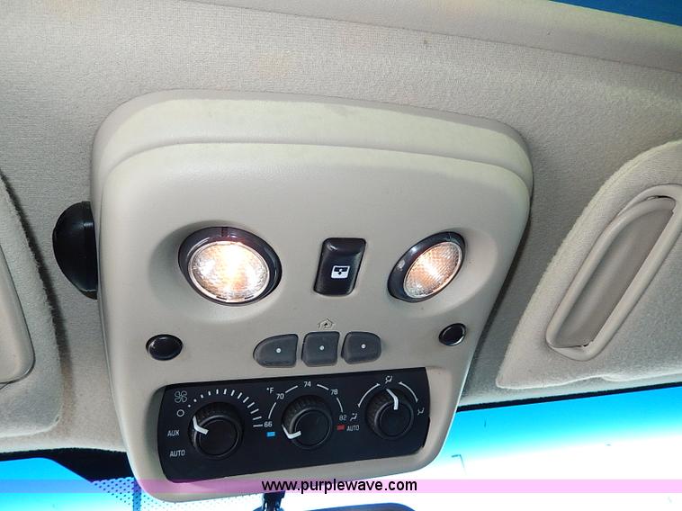 image for item H9594 2004 Cadillac Escalade ESV SUV