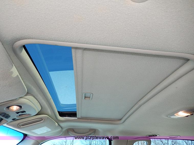 image for item H9594 2004 Cadillac Escalade ESV SUV