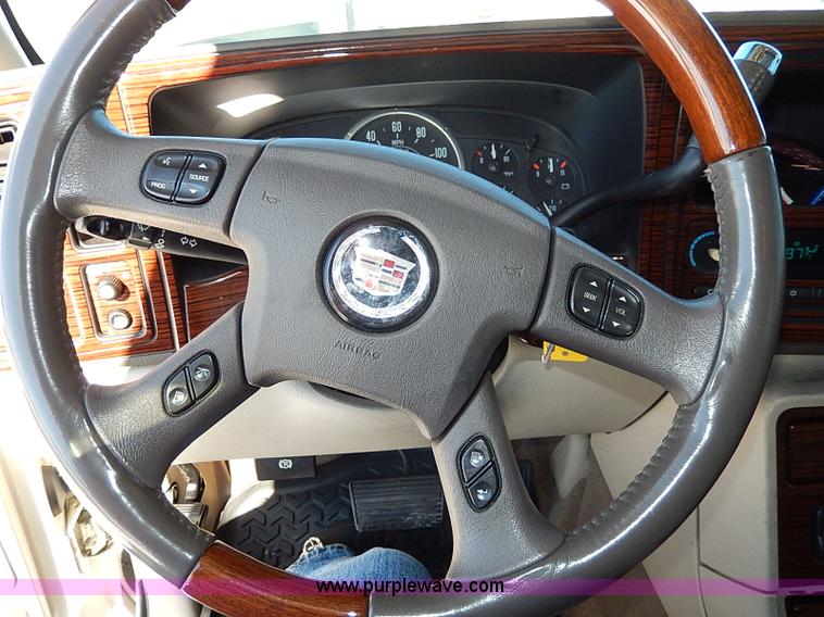 image for item H9594 2004 Cadillac Escalade ESV SUV