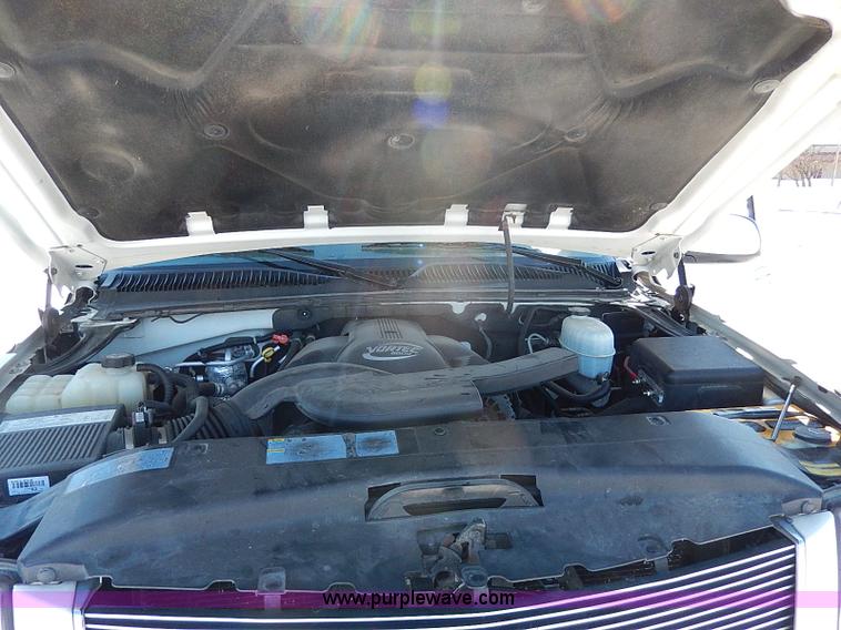 image for item H9594 2004 Cadillac Escalade ESV SUV